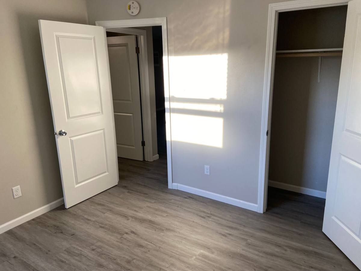 Apartment for rent at 7511 Dennis Dr, Urbandale, IA 50322