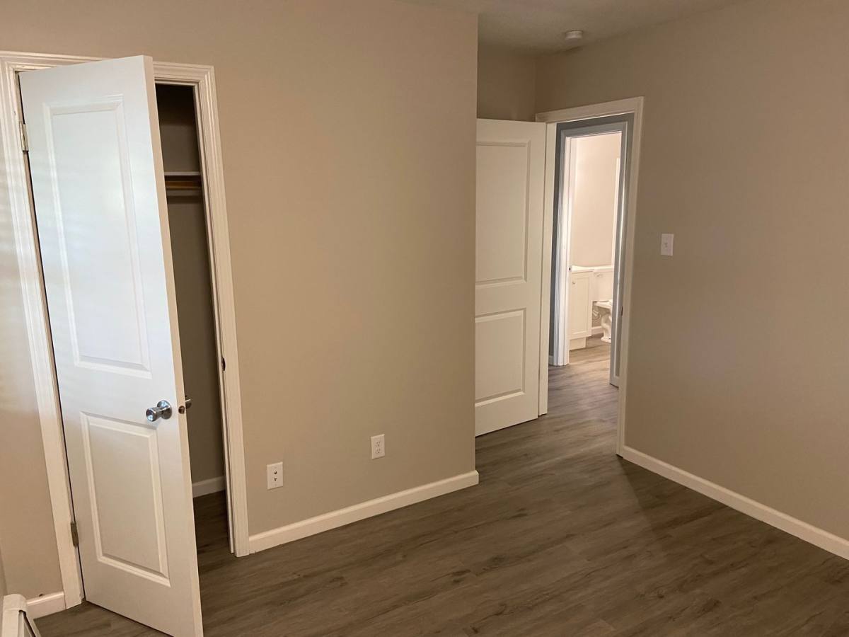 Apartment for rent at 7511 Dennis Dr, Urbandale, IA 50322