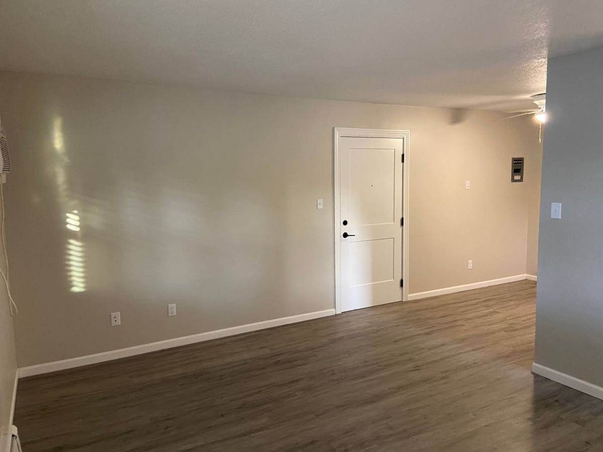 Apartment for rent at 7511 Dennis Dr, Urbandale, IA 50322
