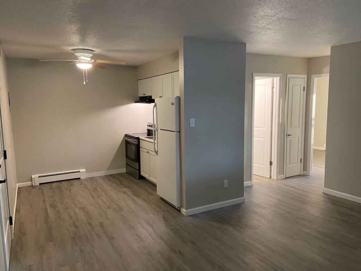 Apartment for rent at 7511 Dennis Dr, Urbandale, IA 50322