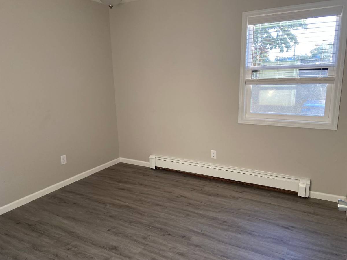 Apartment for rent at 7511 Dennis Dr, Urbandale, IA 50322