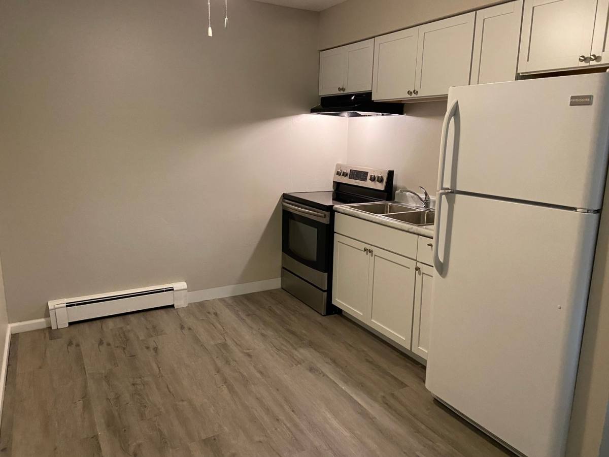 Apartment for rent at 7511 Dennis Dr, Urbandale, IA 50322