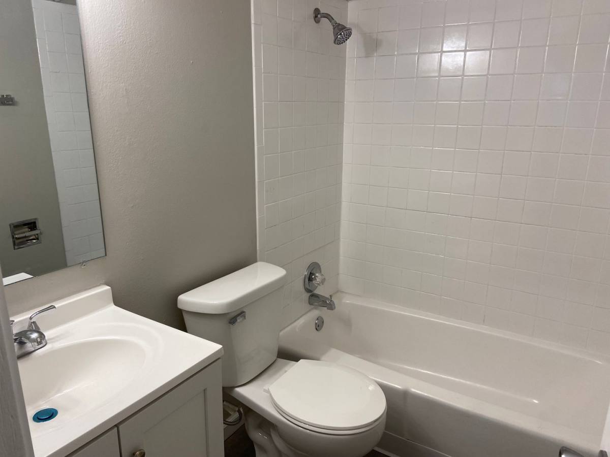 Apartment for rent at 7511 Dennis Dr, Urbandale, IA 50322