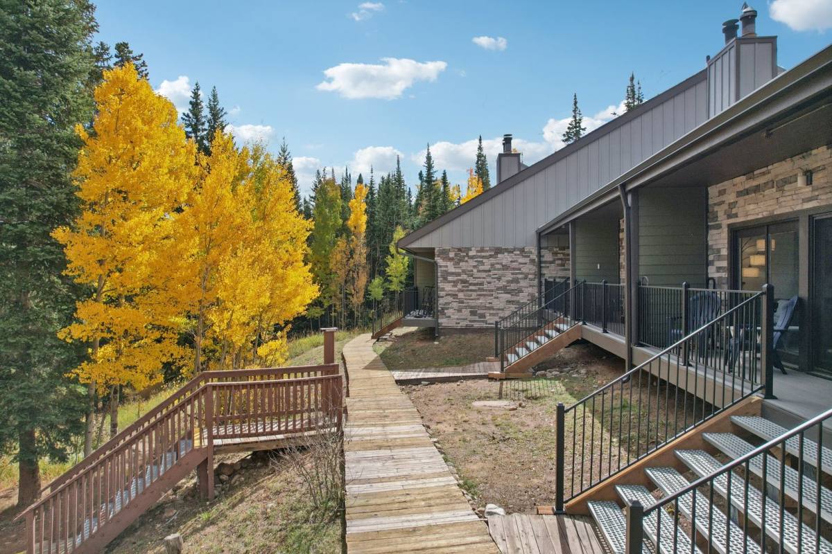 Townhouse for rent at 10500 Ryan Gulch Rd #BUILDING J, 105, Silverthorne, CO 80498