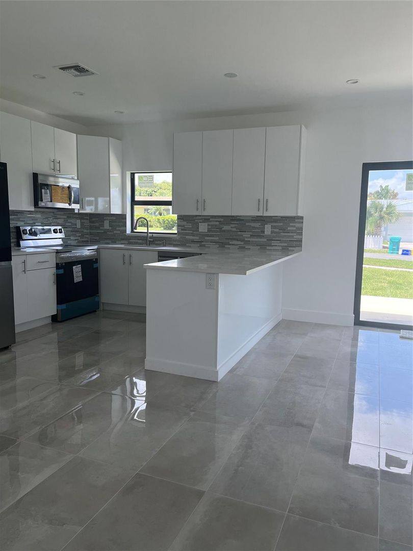 House for rent at 2877 SE 1st Court, Boynton Beach, FL 33435