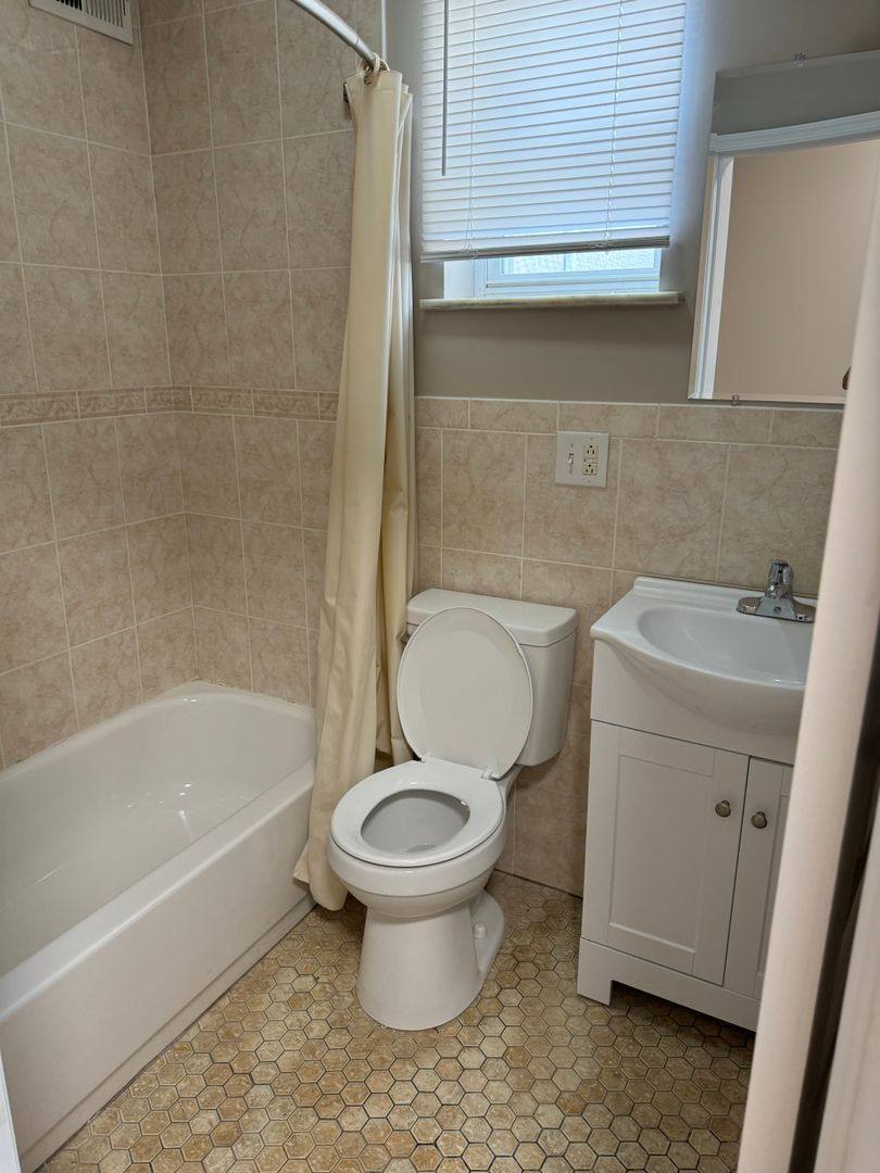 House for rent at 2445 S Watts St, Philadelphia, PA 19148