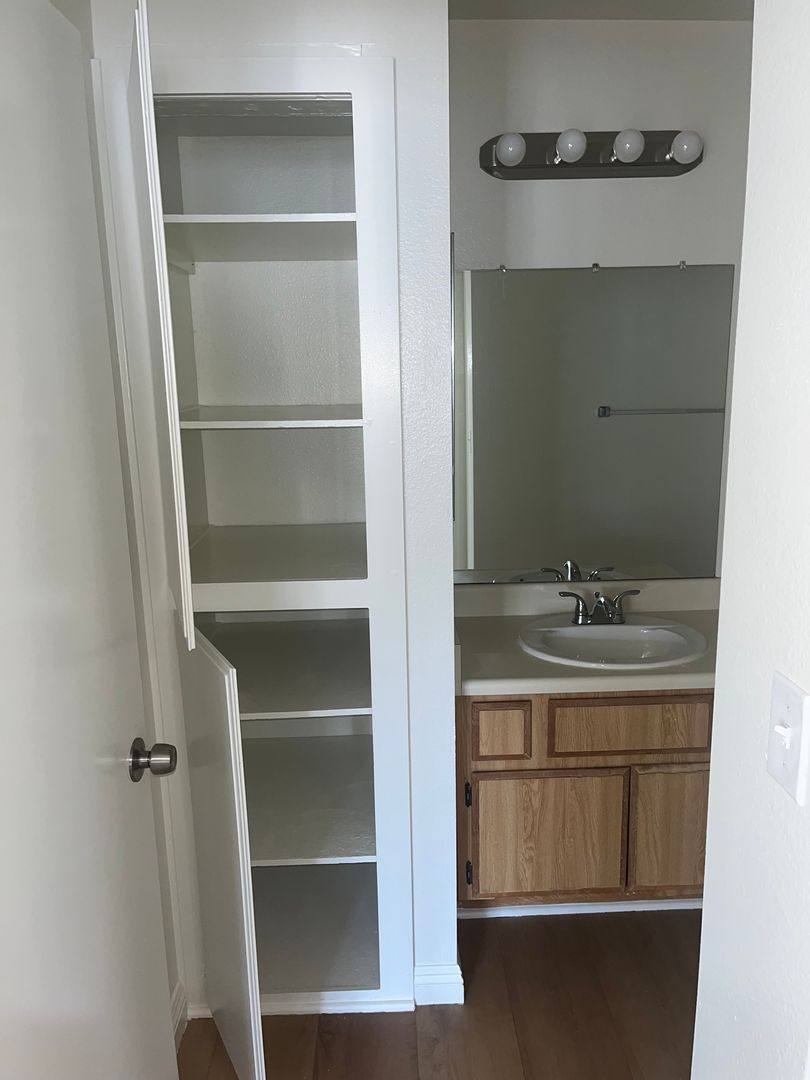 Apartment for rent at 4225 Del Mar Ave, Los Angeles, CA 90029