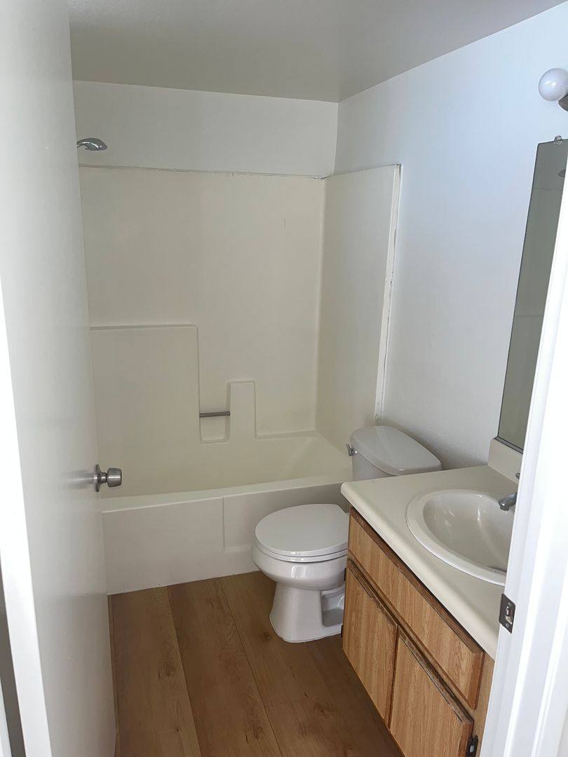 Apartment for rent at 4225 Del Mar Ave, Los Angeles, CA 90029