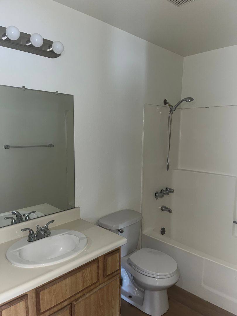 Apartment for rent at 4225 Del Mar Ave, Los Angeles, CA 90029