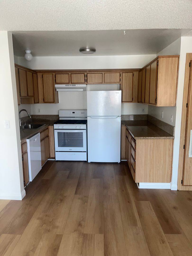 Apartment for rent at 4225 Del Mar Ave, Los Angeles, CA 90029