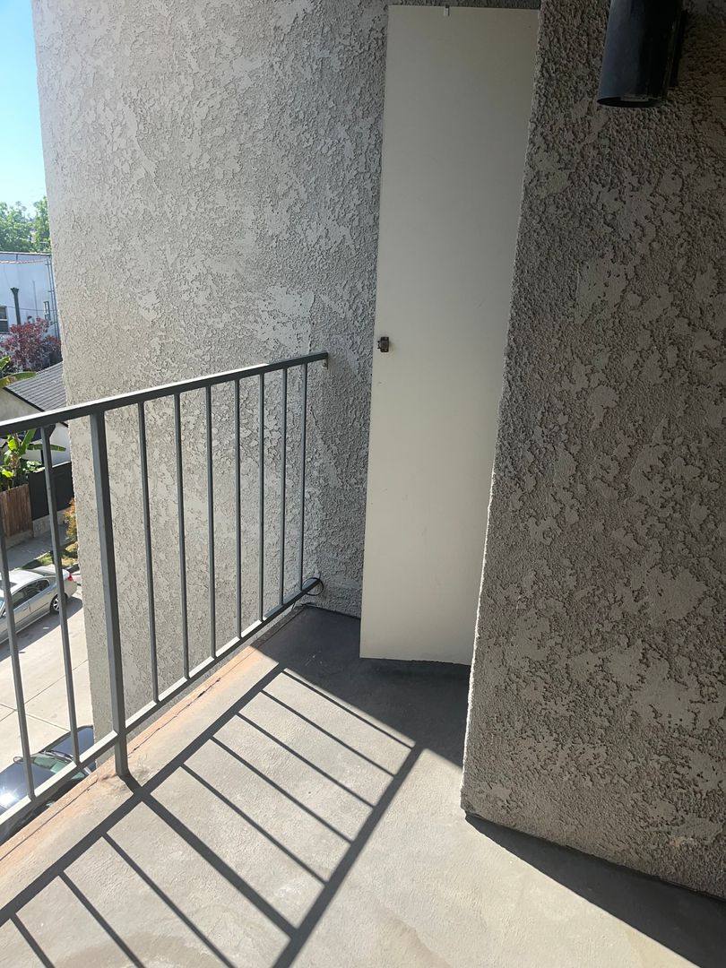 Apartment for rent at 4225 Del Mar Ave, Los Angeles, CA 90029