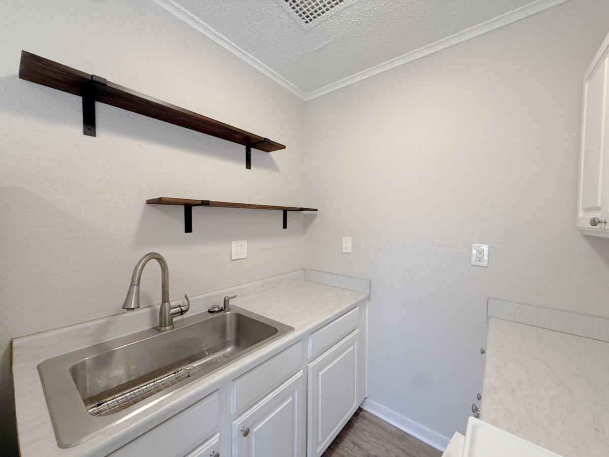 Apartment for rent at 301-307 N Gladstone Blvd, Kansas City, MO 64123