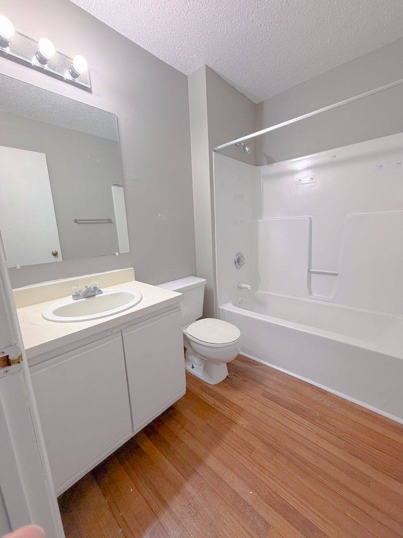 Apartment for rent at 1012 S 24th St, Omaha, NE 68108