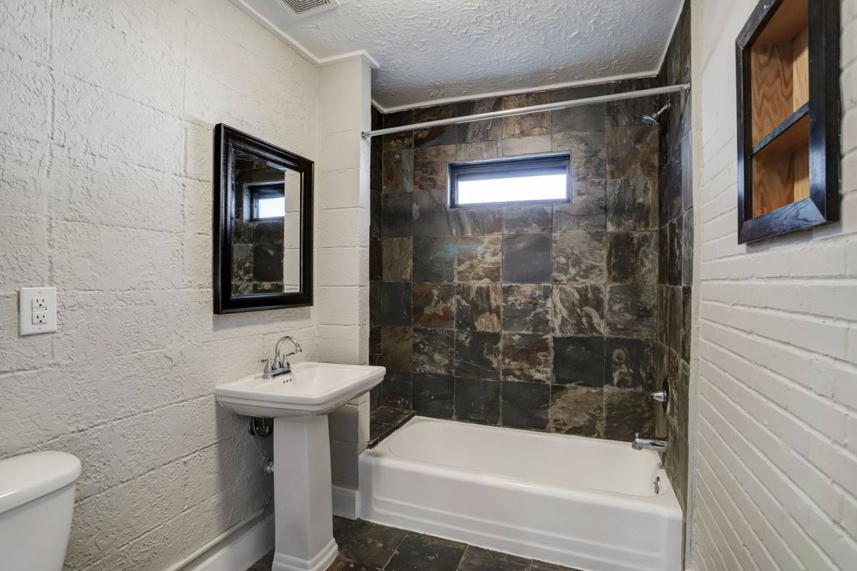 Apartment for rent at 1501 Hyde Park, Houston, TX 77006
