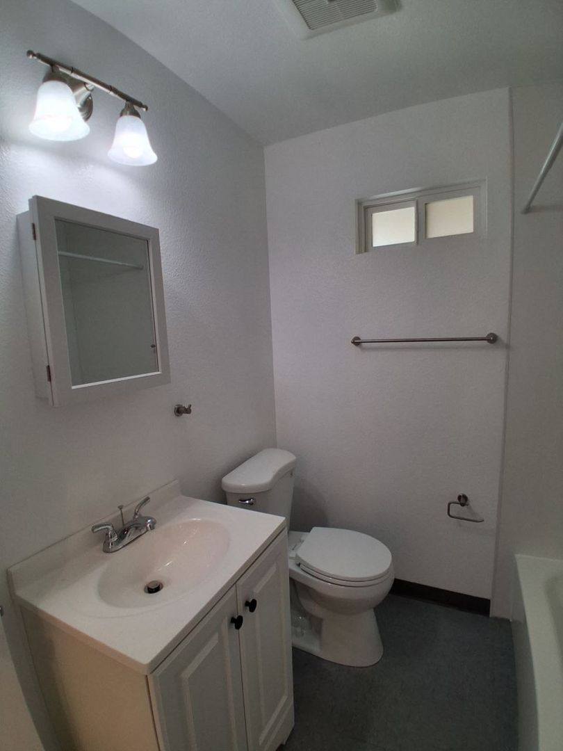 Apartment for rent at 4864 E University Ave, Fresno, CA 93703