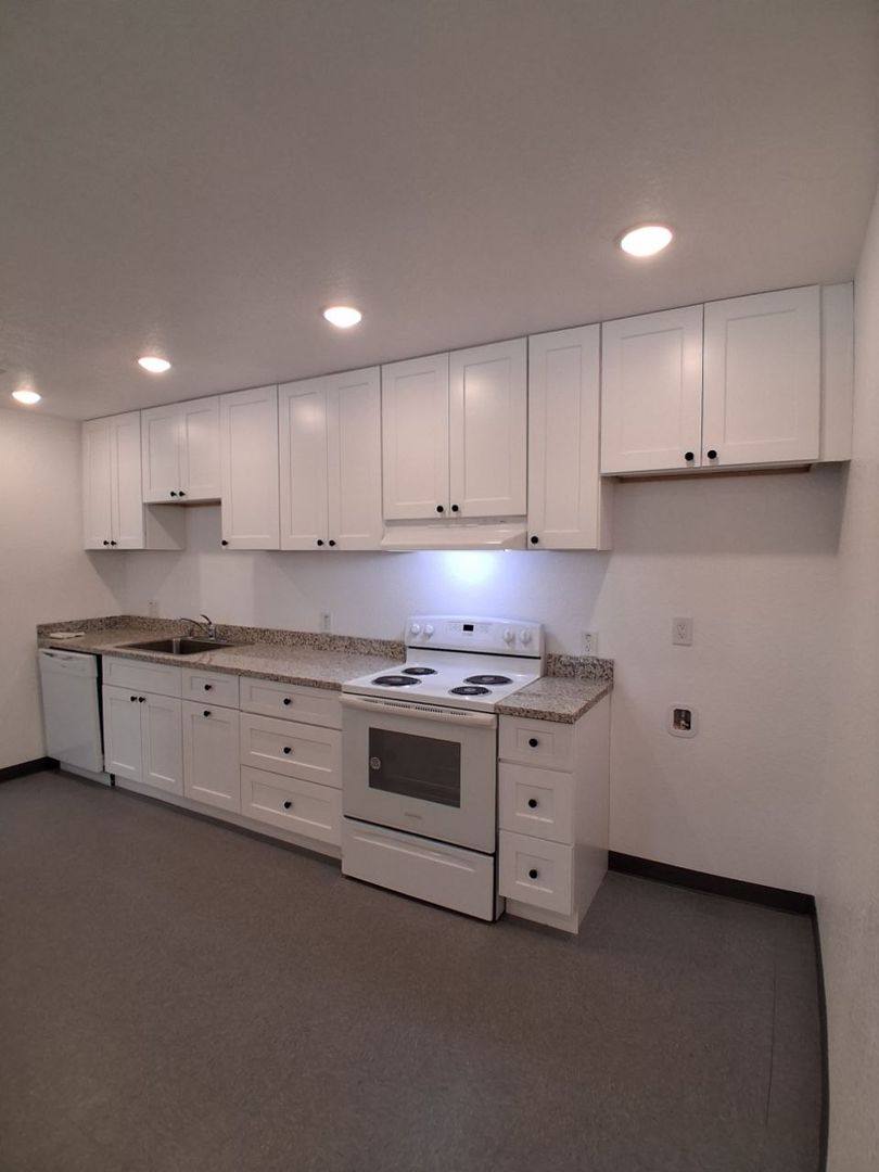 Apartment for rent at 4864 E University Ave, Fresno, CA 93703