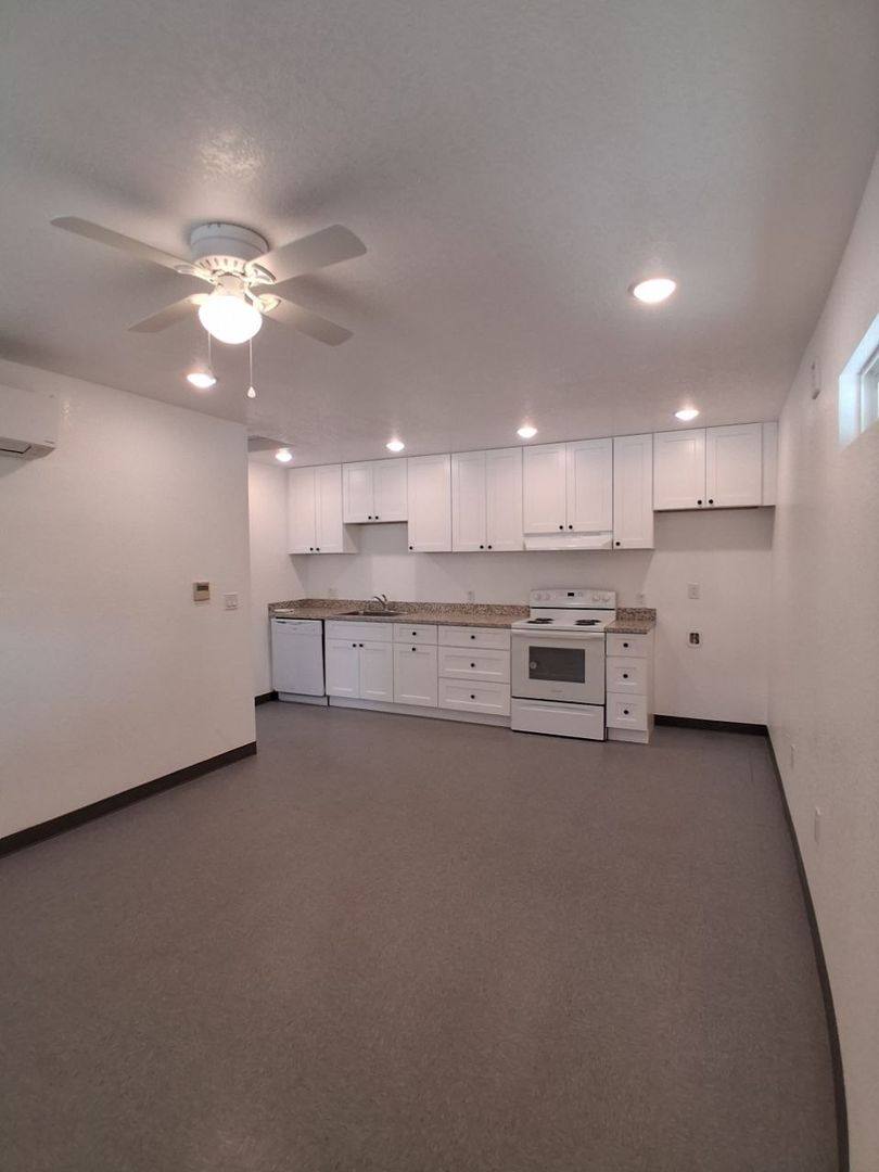 Apartment for rent at 4864 E University Ave, Fresno, CA 93703