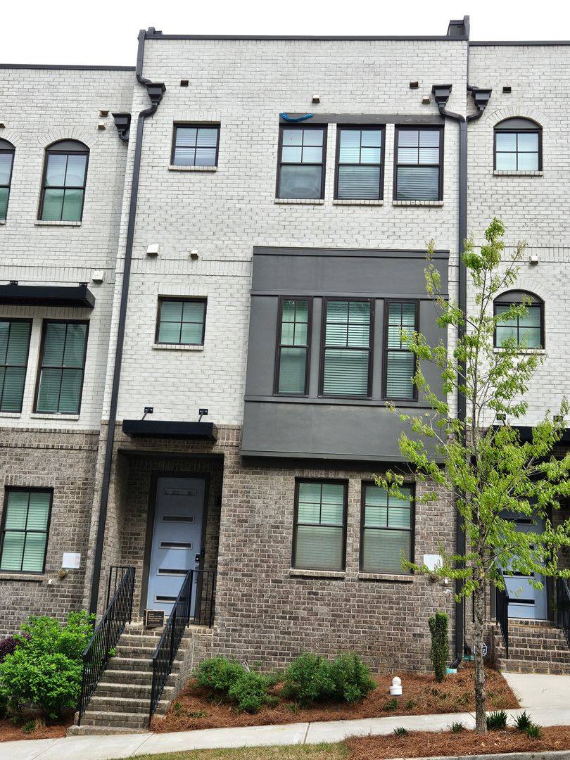 Townhouse for rent at 1337 Fairmont Ave NW, Atlanta, GA 30318