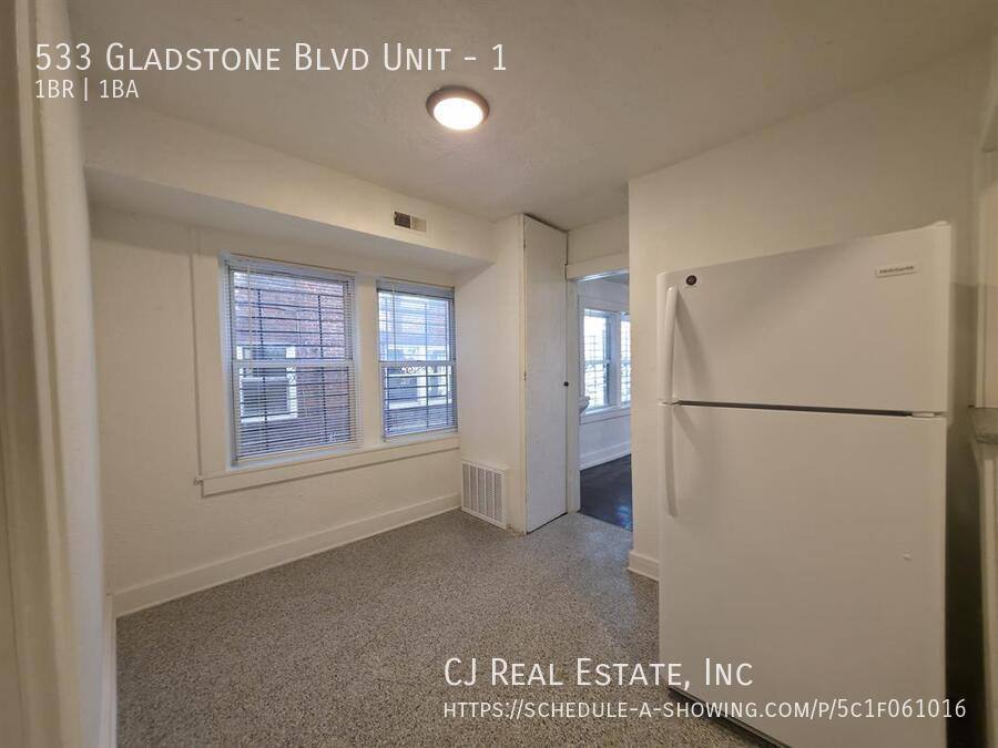 Apartment for rent at 533 Gladstone Blvd, Kansas City, MO 64124