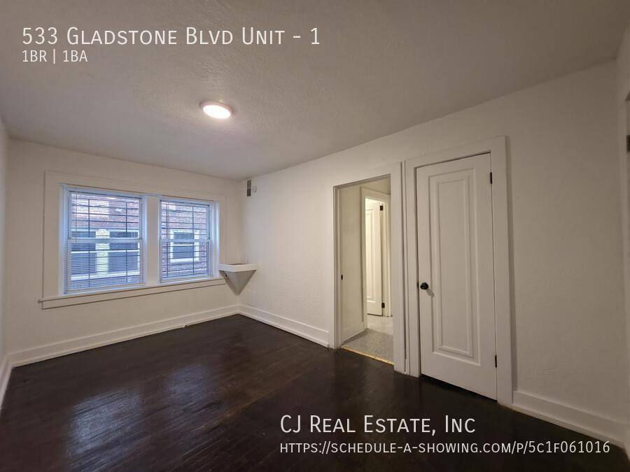 Apartment for rent at 533 Gladstone Blvd, Kansas City, MO 64124