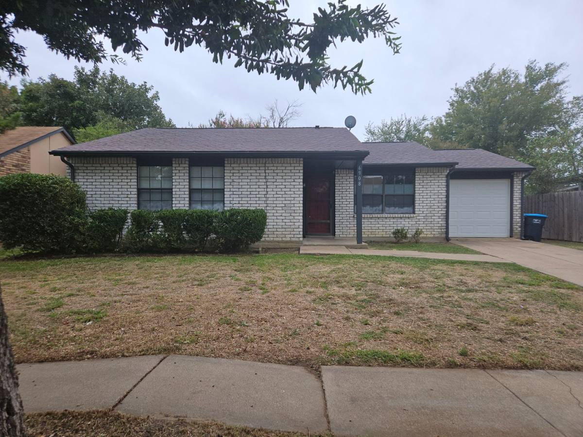 House for rent at 6908 Sunflower Circle N, Fort Worth, TX 76120