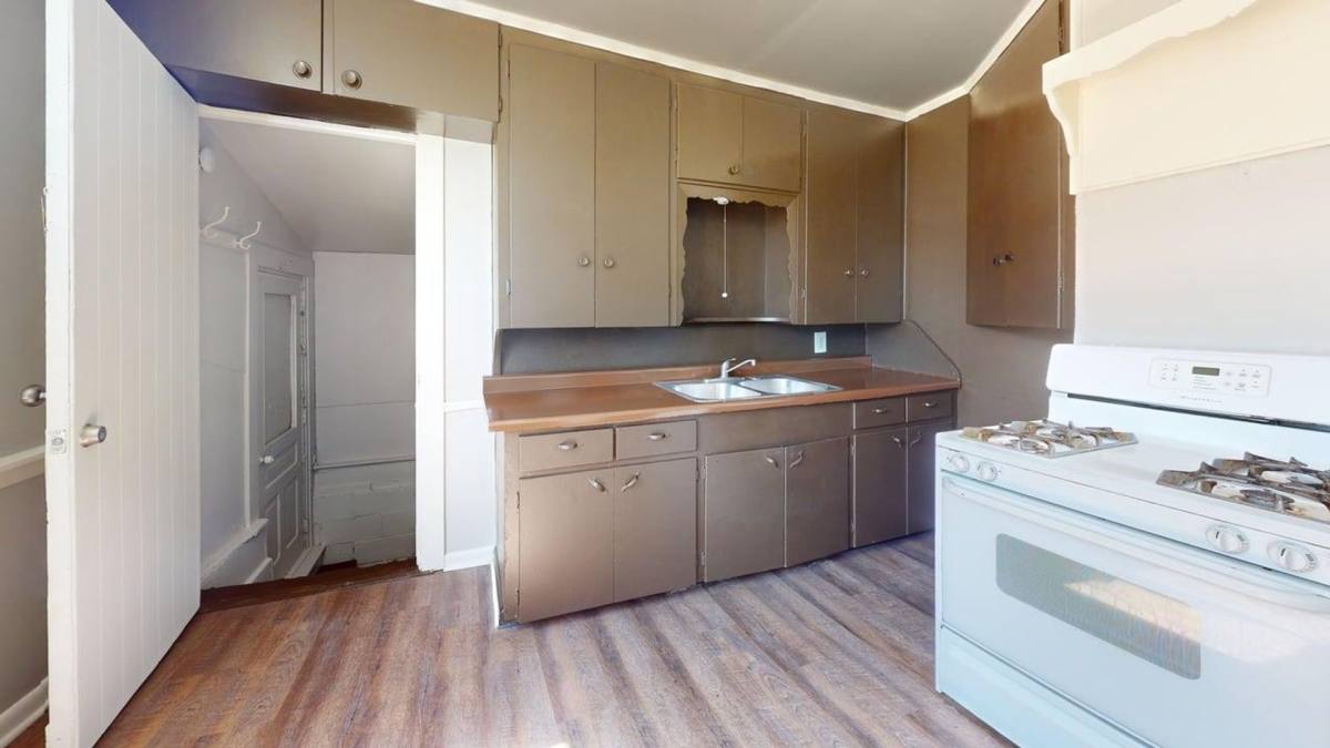 Apartment for rent at 1120 6th St NW, Canton, OH 44703