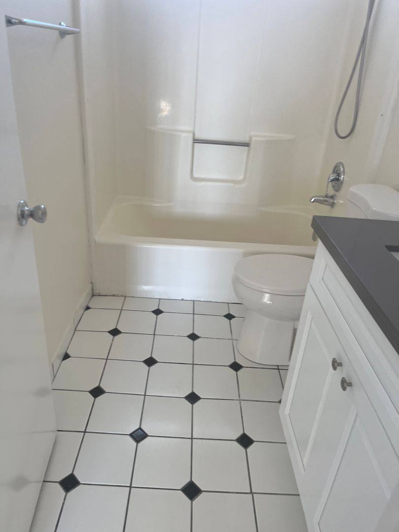 Apartment for rent at 4643 W 118th St, Hawthorne, CA 90250