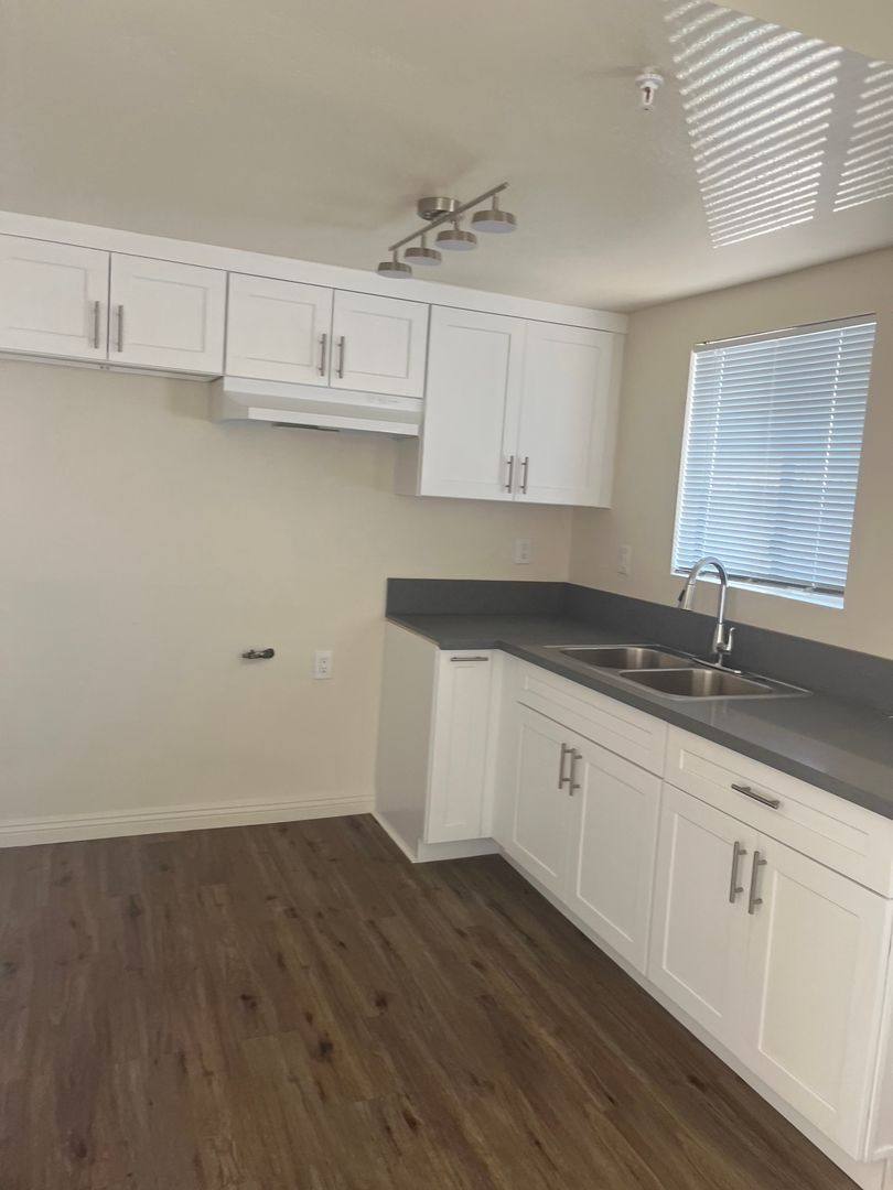 Apartment for rent at 4643 W 118th St, Hawthorne, CA 90250