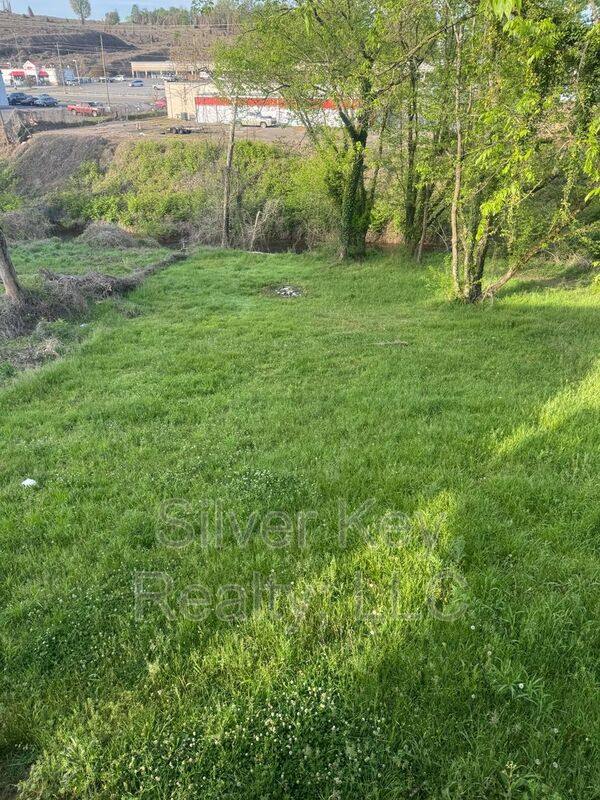 House for rent at 212 S Jackson St, Athens, TN 37303