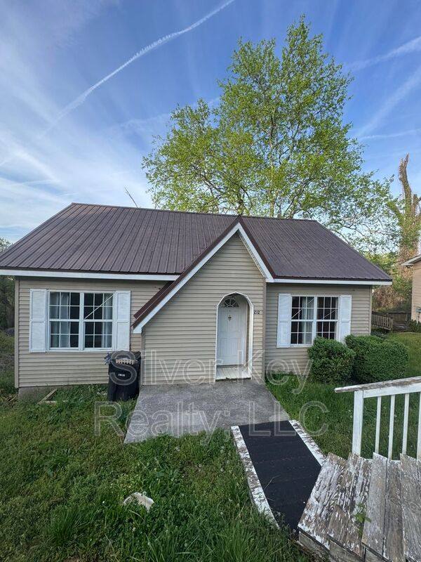 House for rent at 212 S Jackson St, Athens, TN 37303