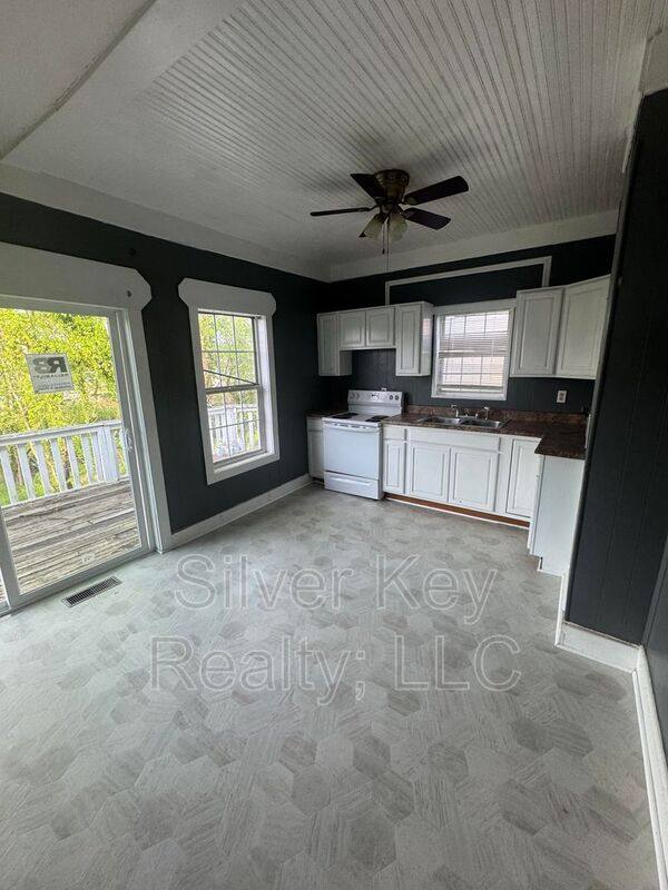 House for rent at 212 S Jackson St, Athens, TN 37303