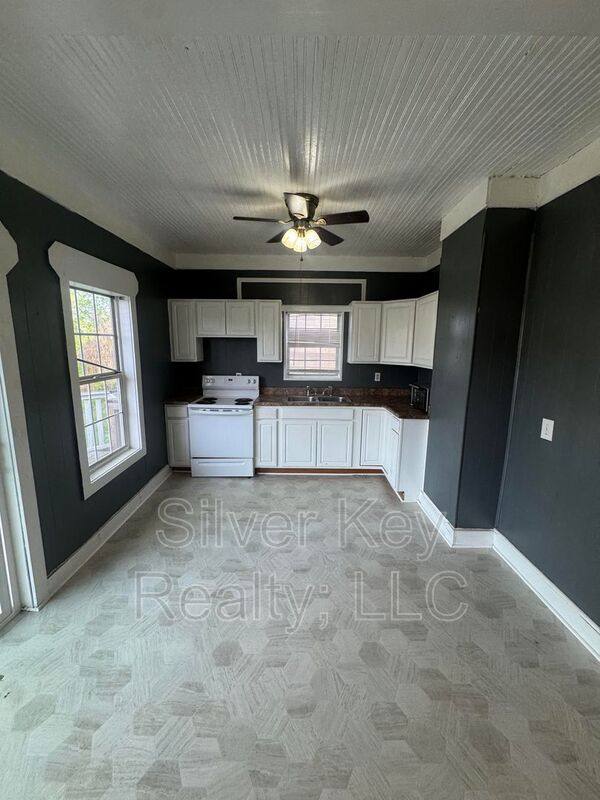 House for rent at 212 S Jackson St, Athens, TN 37303
