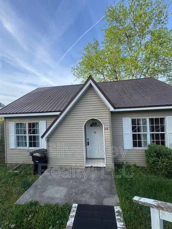 House for rent at 212 S Jackson St, Athens, TN 37303