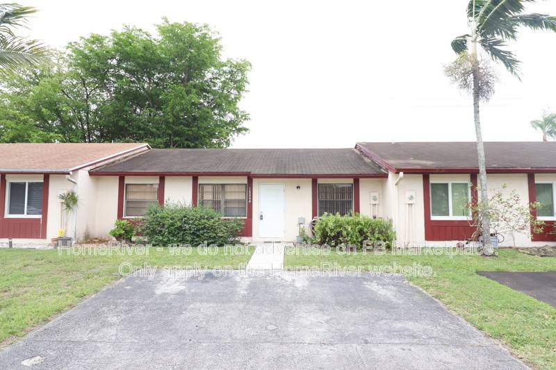 Townhouse for rent at 15344 SW 71st Lane, Miami, FL 33193