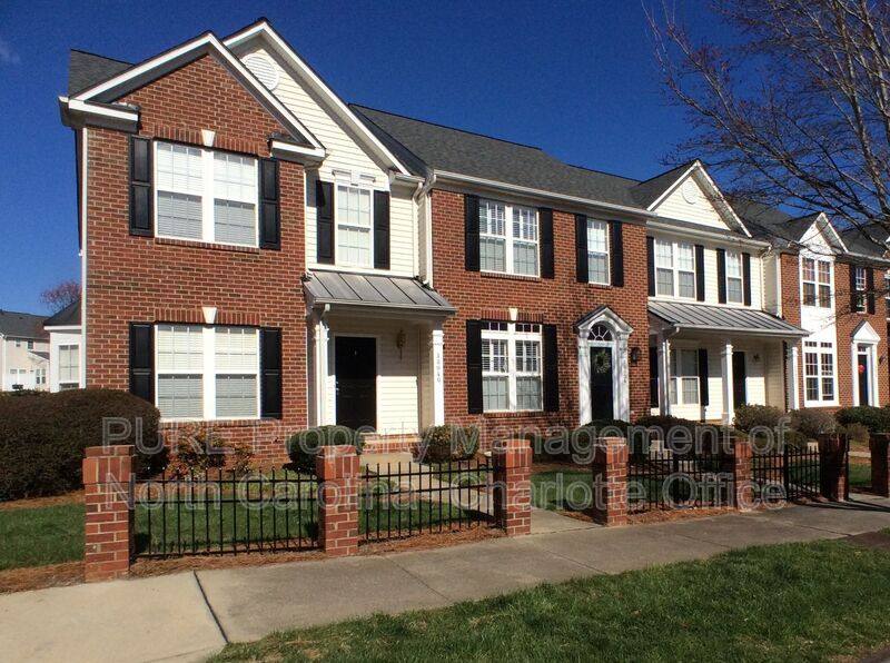Townhouse for rent at 18040 Delmas Dr, Cornelius, NC 28031