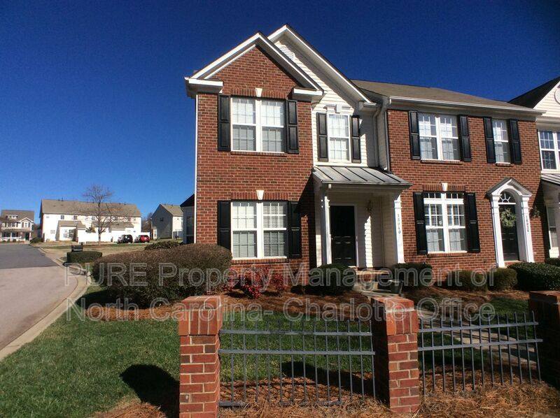 Townhouse for rent at 18040 Delmas Dr, Cornelius, NC 28031