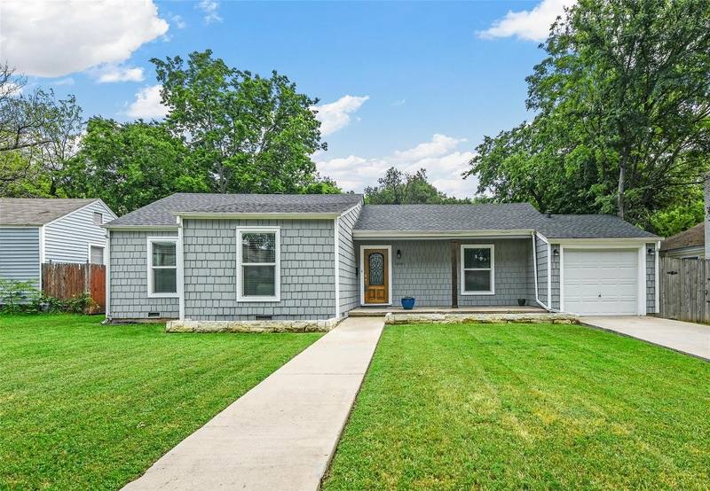 House for rent at 6209 Calmont Ave, Fort Worth, TX 76116