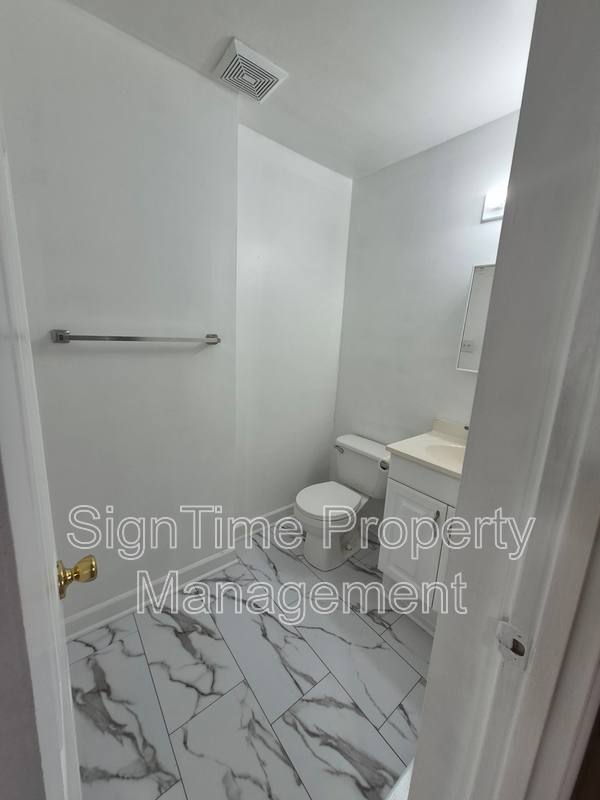 Apartment for rent at 66 W Church St, Hagerstown, MD 21740