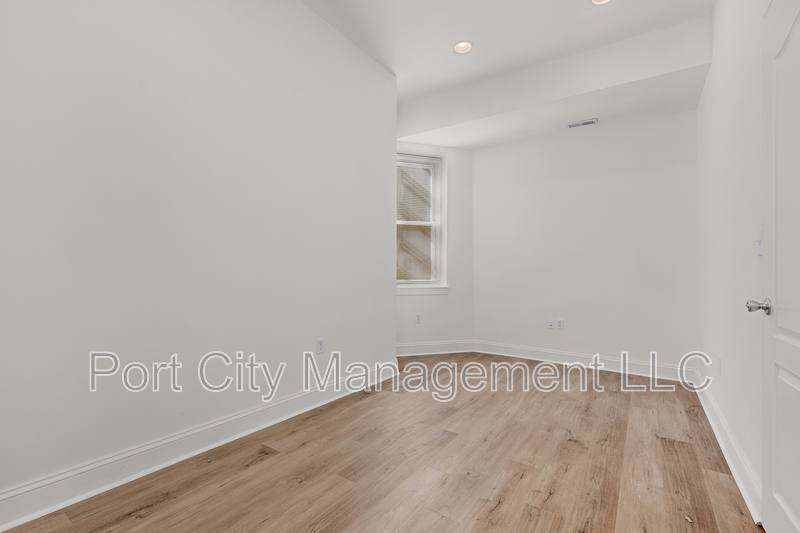 Townhouse for rent at 1614 McCulloh St #1, Baltimore, MD 21217