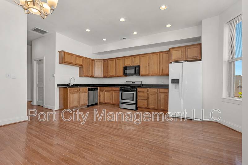 Townhouse for rent at 1614 McCulloh St #1, Baltimore, MD 21217