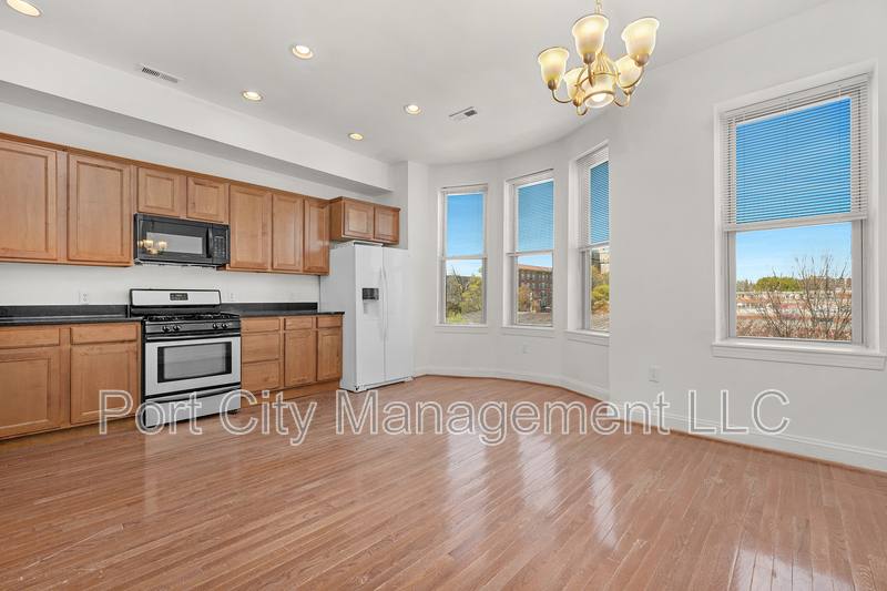 Townhouse for rent at 1614 McCulloh St #1, Baltimore, MD 21217