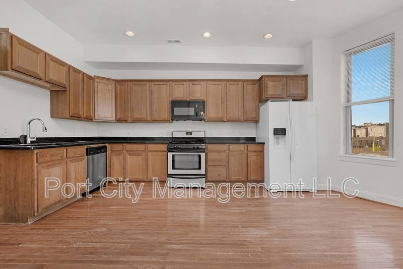 Townhouse for rent at 1614 McCulloh St #1, Baltimore, MD 21217