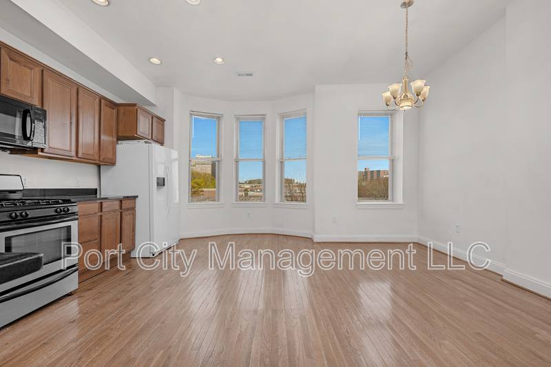 Townhouse for rent at 1614 McCulloh St #1, Baltimore, MD 21217