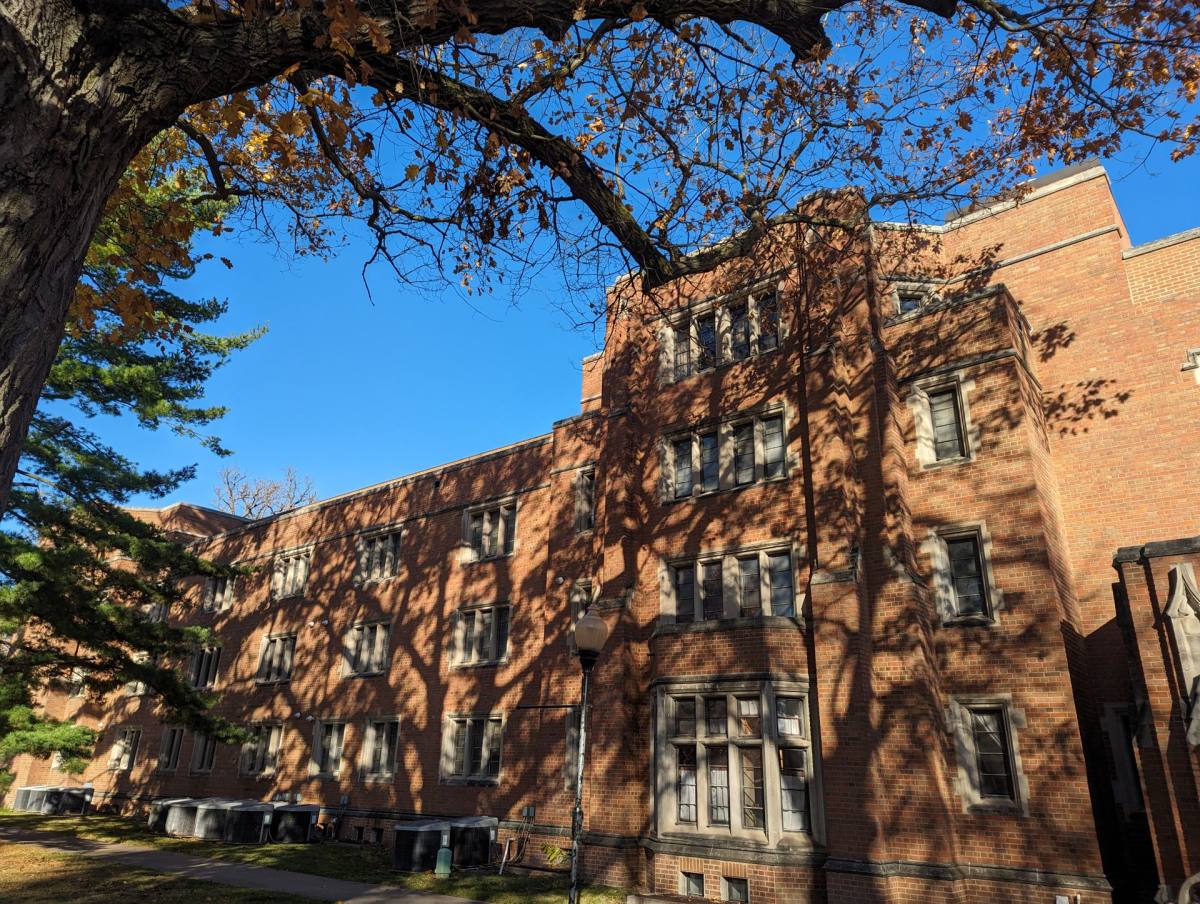 Apartment for rent at 1607 W 12th St, Davenport, IA 52804