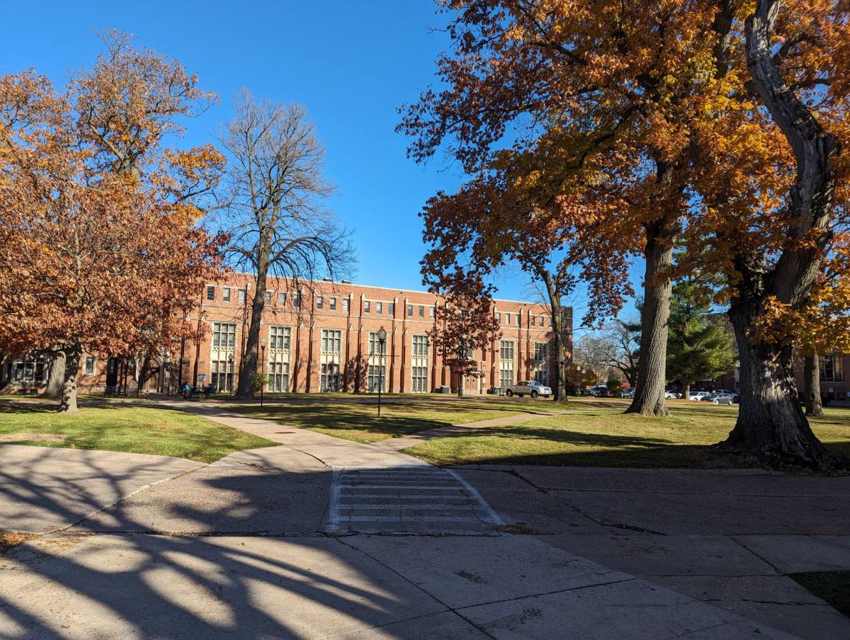 Apartment for rent at 1607 W 12th St, Davenport, IA 52804