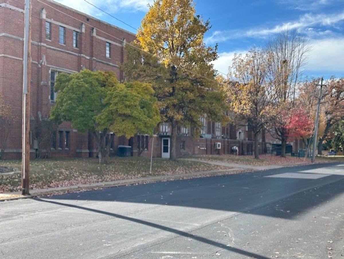 Apartment for rent at 1607 W 12th St, Davenport, IA 52804