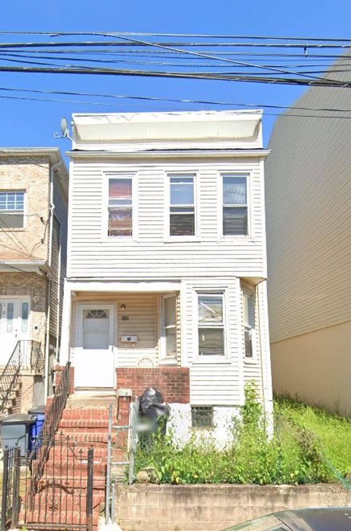 House for rent at 107 Palm St, Newark, NJ 07106