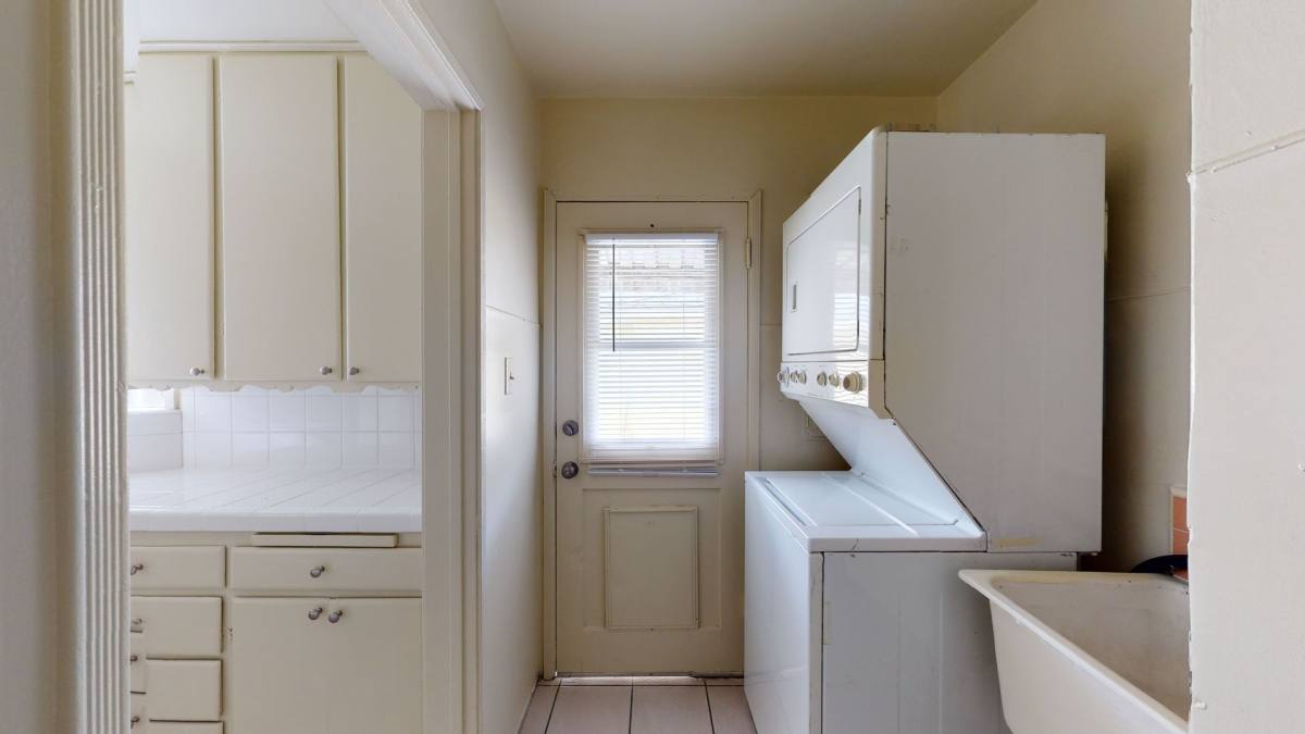 Apartment for rent at 2008 - 2010 W Victory Blvd, Burbank, CA 91507