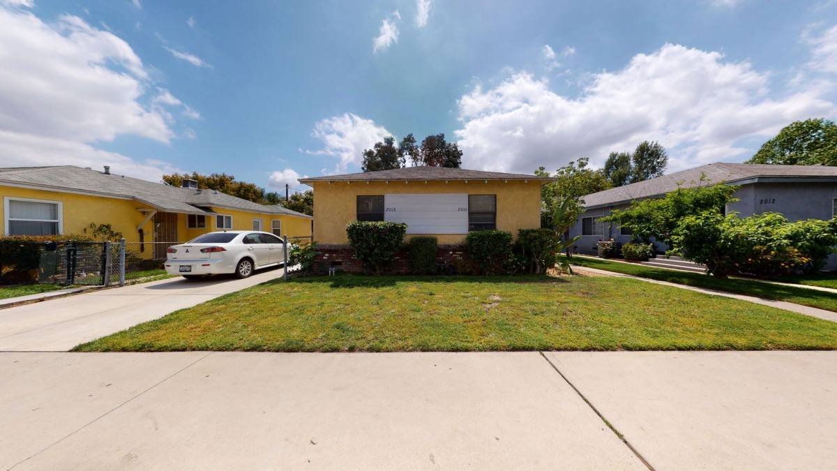 Apartment for rent at 2008 - 2010 W Victory Blvd, Burbank, CA 91507