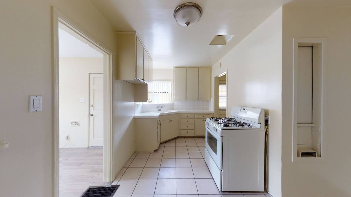 Apartment for rent at 2008 - 2010 W Victory Blvd, Burbank, CA 91507